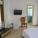 Otel Mille Amici Shëngjin